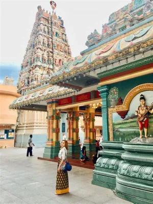  Sri Mariamman Temple: ศาลเจ้าฮินดูที่เก่าแก่และงดงามในใจกลางกรุงกัวลาลัมเปอร์!