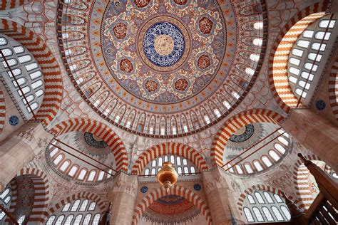 Viransha Mosque:  A Mystical Journey Through Time and Breathtaking Ottoman Architecture!